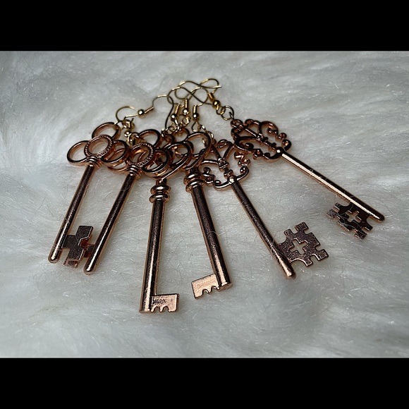 Accessories - A rose gold ;She is the Key; earrings